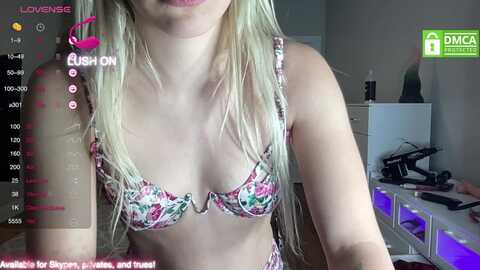 sarahsweets18 @ myfreecams on 20231005