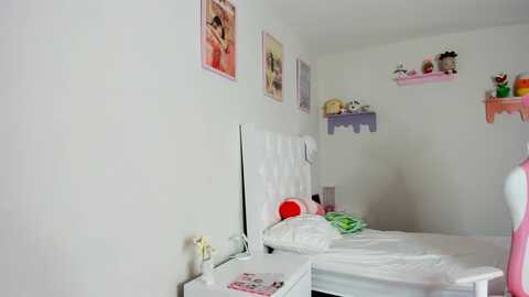 cherrycute666 @ myfreecams on 20231006