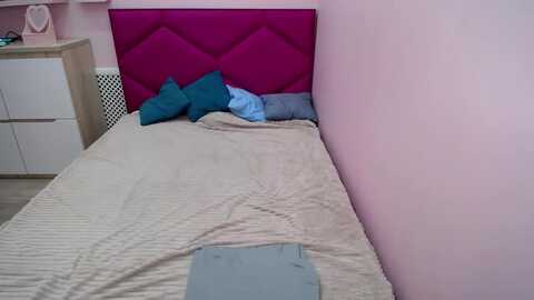 koralchi @ myfreecams on 20231006