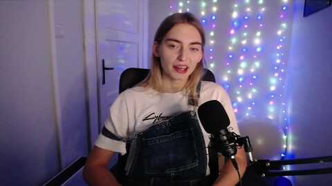 personyouneed @ myfreecams on 20231006