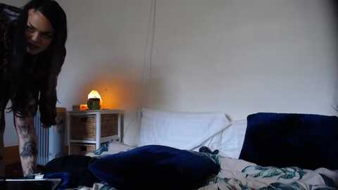 sarahmoonsg @ myfreecams on 20231006