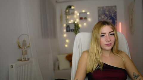 tina_nappi18 @ myfreecams on 20231006