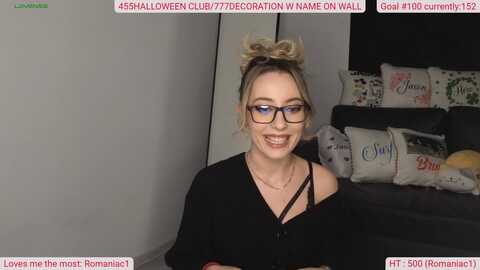 dinaslibrary @ myfreecams on 20231007