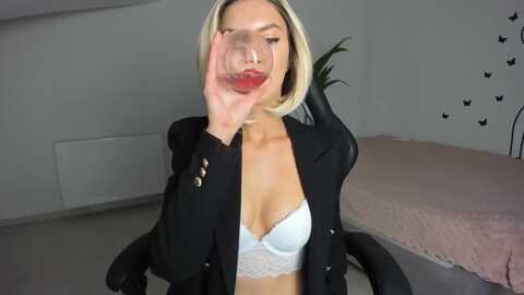 emeraldtopaz @ myfreecams on 20231007