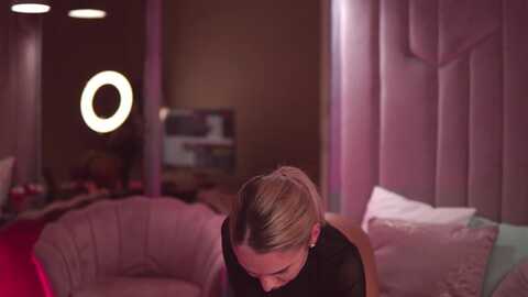 esmeainsley @ myfreecams on 20231007