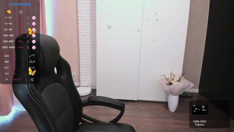 hollymollyy @ myfreecams on 20231007