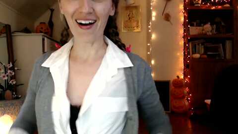 wildflowerem @ myfreecams on 20231007