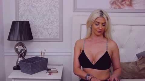 adelynchase @ myfreecams on 20231008