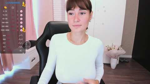 hollymollyy @ myfreecams on 20231008