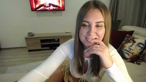 tarot__reader @ myfreecams on 20231008