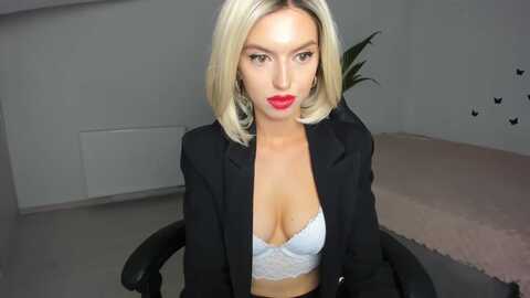 emeraldtopaz @ myfreecams on 20231009