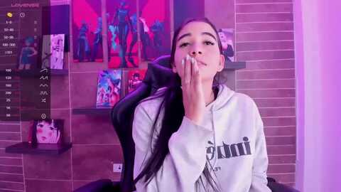 evelynowen1 @ myfreecams on 20231009