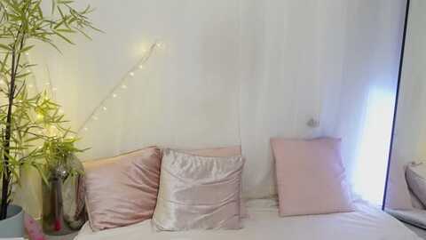 miss_reinat @ myfreecams on 20231009