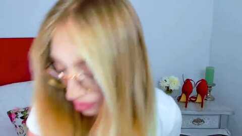 sandrabeautyy @ myfreecams on 20231009