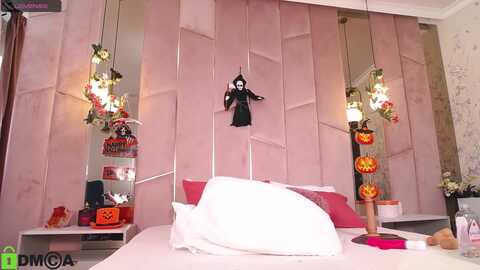 alessiapinky @ myfreecams on 20231010