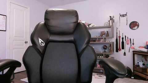 bunnydathug @ myfreecams on 20231010