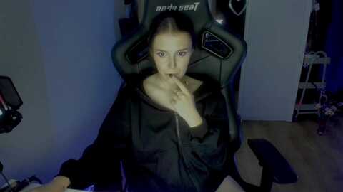 crybabykys @ myfreecams on 20231010