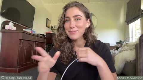 helloviv @ myfreecams on 20231010