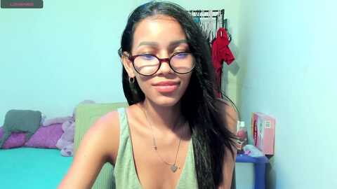 holly_sweet18 @ myfreecams on 20231010