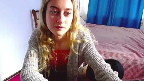 linarum__ @ myfreecams on 20231010