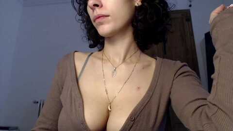 lolaspie @ myfreecams on 20231010