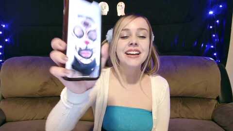 lunalovelyy @ myfreecams on 20231010