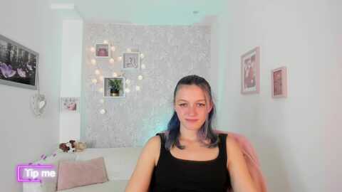 molly_grey18 @ myfreecams on 20231010