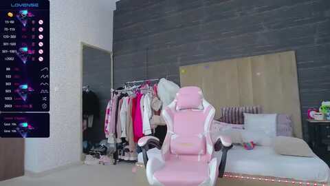 vanesasimon @ myfreecams on 20231010