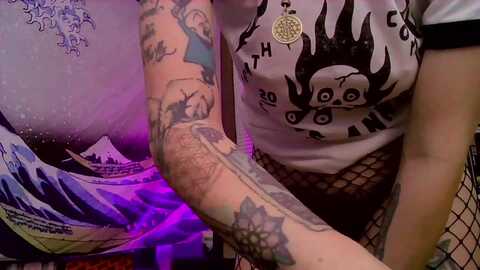 cdrtroi @ myfreecams on 20231011