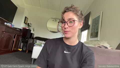 helloviv @ myfreecams on 20231011