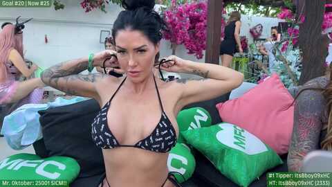 itskylieeh @ myfreecams on 20231011