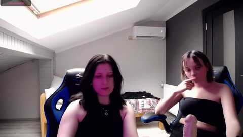 laurawalters @ myfreecams on 20231011