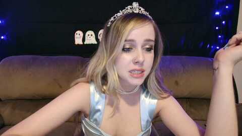 lunalovelyy @ myfreecams on 20231011