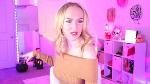 oliviaxfaye @ myfreecams on 20231011