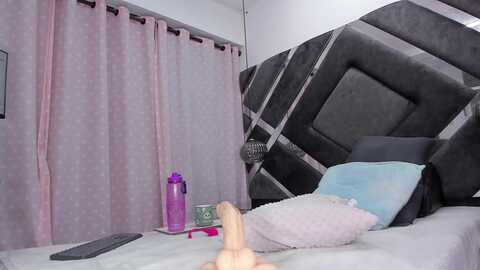violeta_aroca @ myfreecams on 20231011
