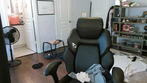 bunnydathug @ myfreecams on 20231012