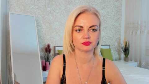 karolina_28 @ myfreecams on 20231012