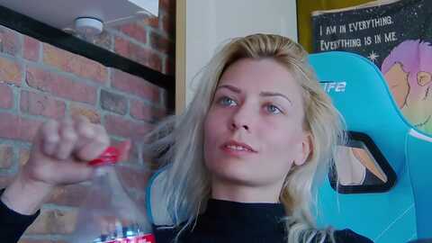 karoline121 @ myfreecams on 20231012