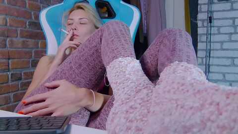 karoline121 @ myfreecams on 20231012