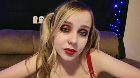 lunalovelyy @ myfreecams on 20231012