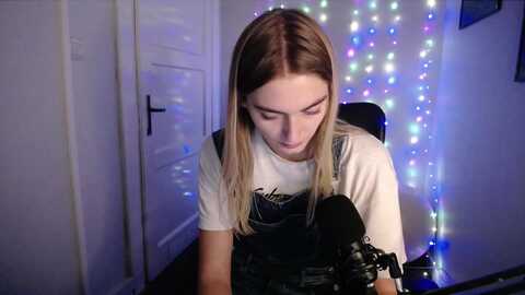 personyouneed @ myfreecams on 20231012