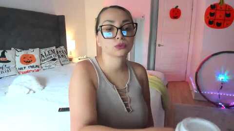 bustyleila @ myfreecams on 20231013