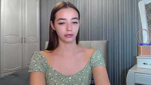 emeraldlilyyy @ myfreecams on 20231013