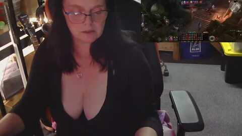 harriett55 @ myfreecams on 20231013