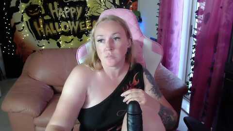 kissica @ myfreecams on 20231013