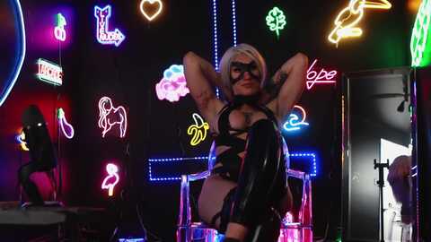 laraloxley @ myfreecams on 20231013