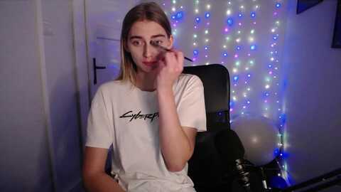 personyouneed @ myfreecams on 20231013