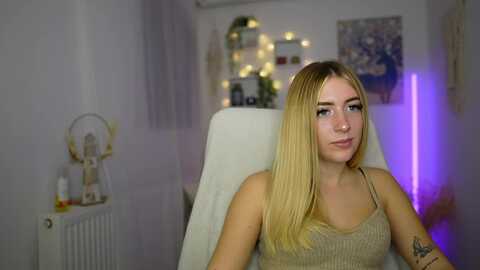 tina_nappi18 @ myfreecams on 20231013