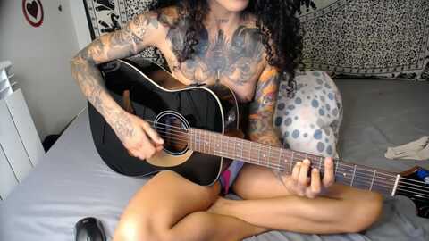 ama_music @ myfreecams on 20231015