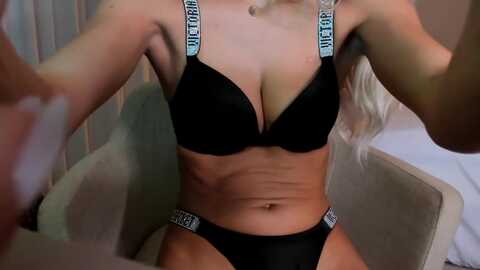 bell_kim @ myfreecams on 20231015